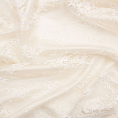 Ivory One Sided Border Chantilly Lace (A 2m Piece)