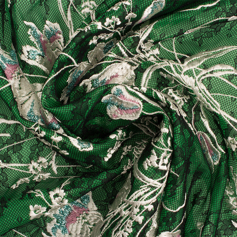 White Floral Embroidered Lace (A 2.50m Piece)