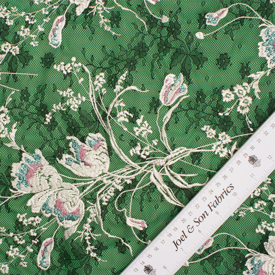 White Floral Embroidered Lace (A 2.50m Piece)