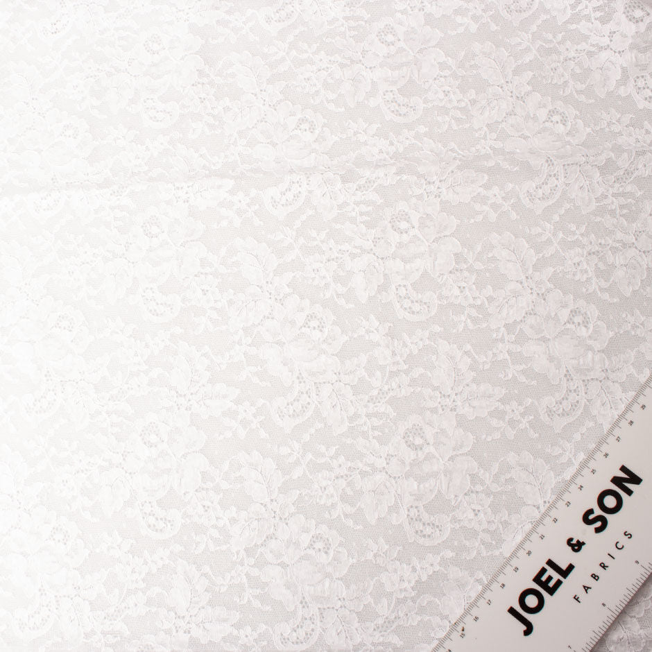 Busy Floral White Chantilly Lace (A 2.85m Piece)