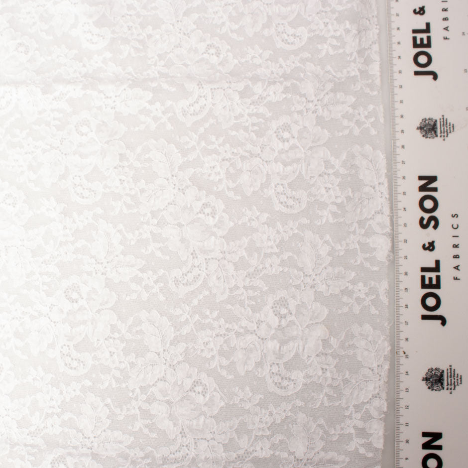 Busy Floral White Chantilly Lace (A 2.85m Piece)
