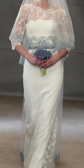 Ivory One Sided Border Chantilly Lace (A 2m Piece)