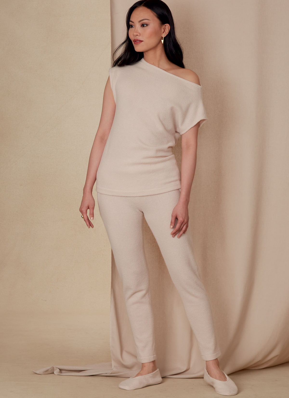 TOPS/TROUSERS/SLIPPERS - V1835