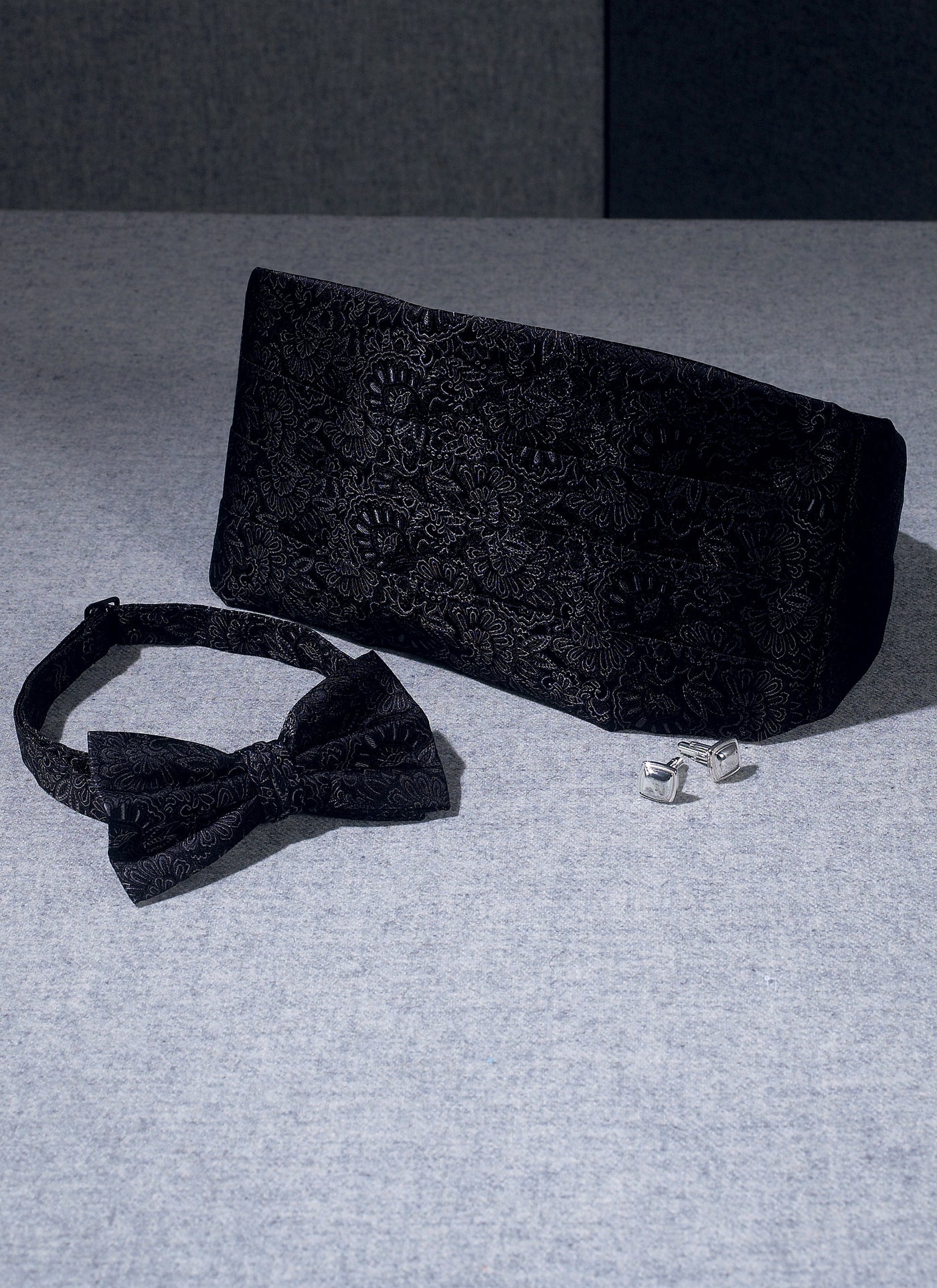 WAISTCOAT/BOW/TIE/BAND - V9073