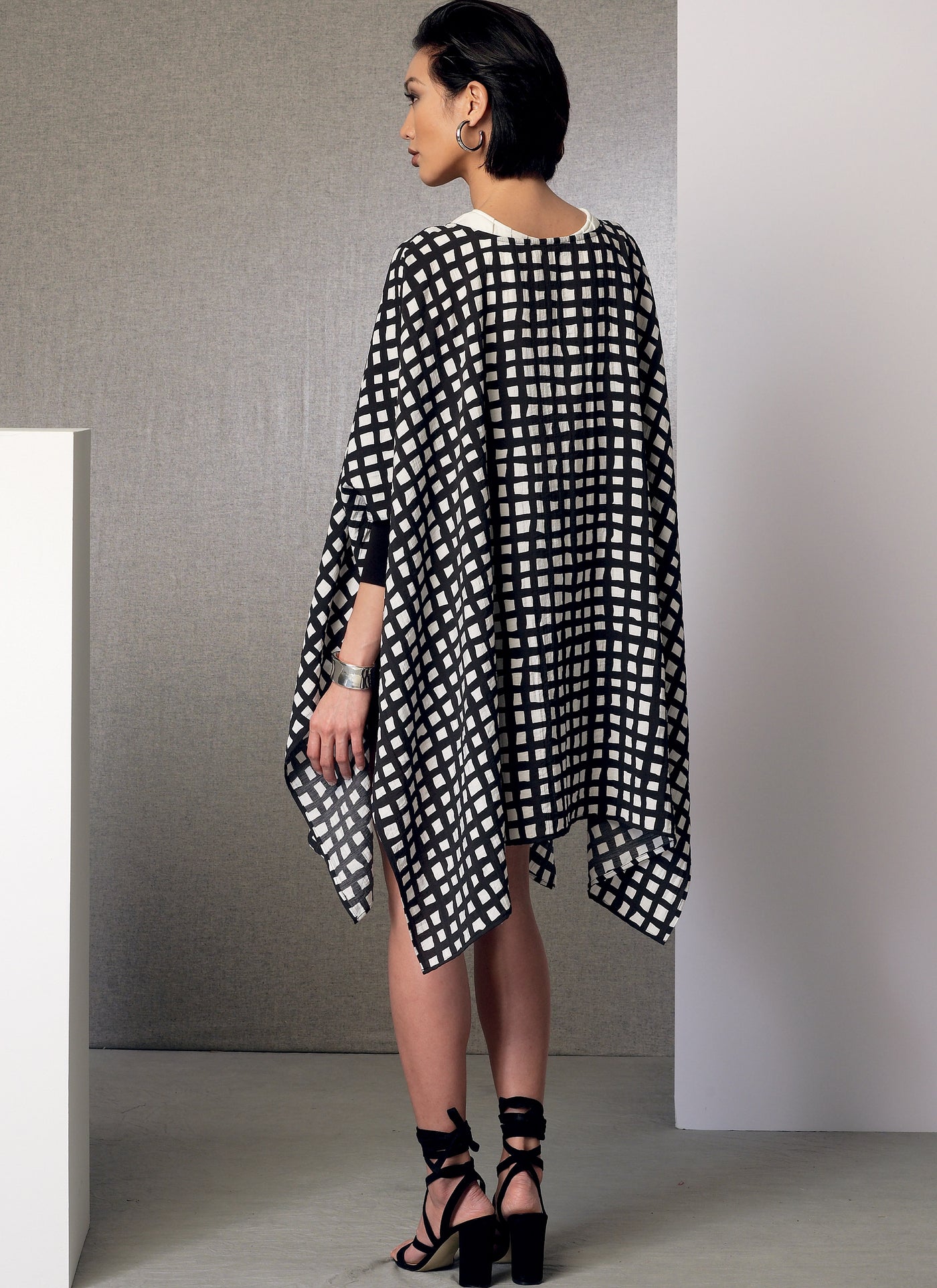 PONCHO/TOP/SHORTS/TROUSERS - V9191