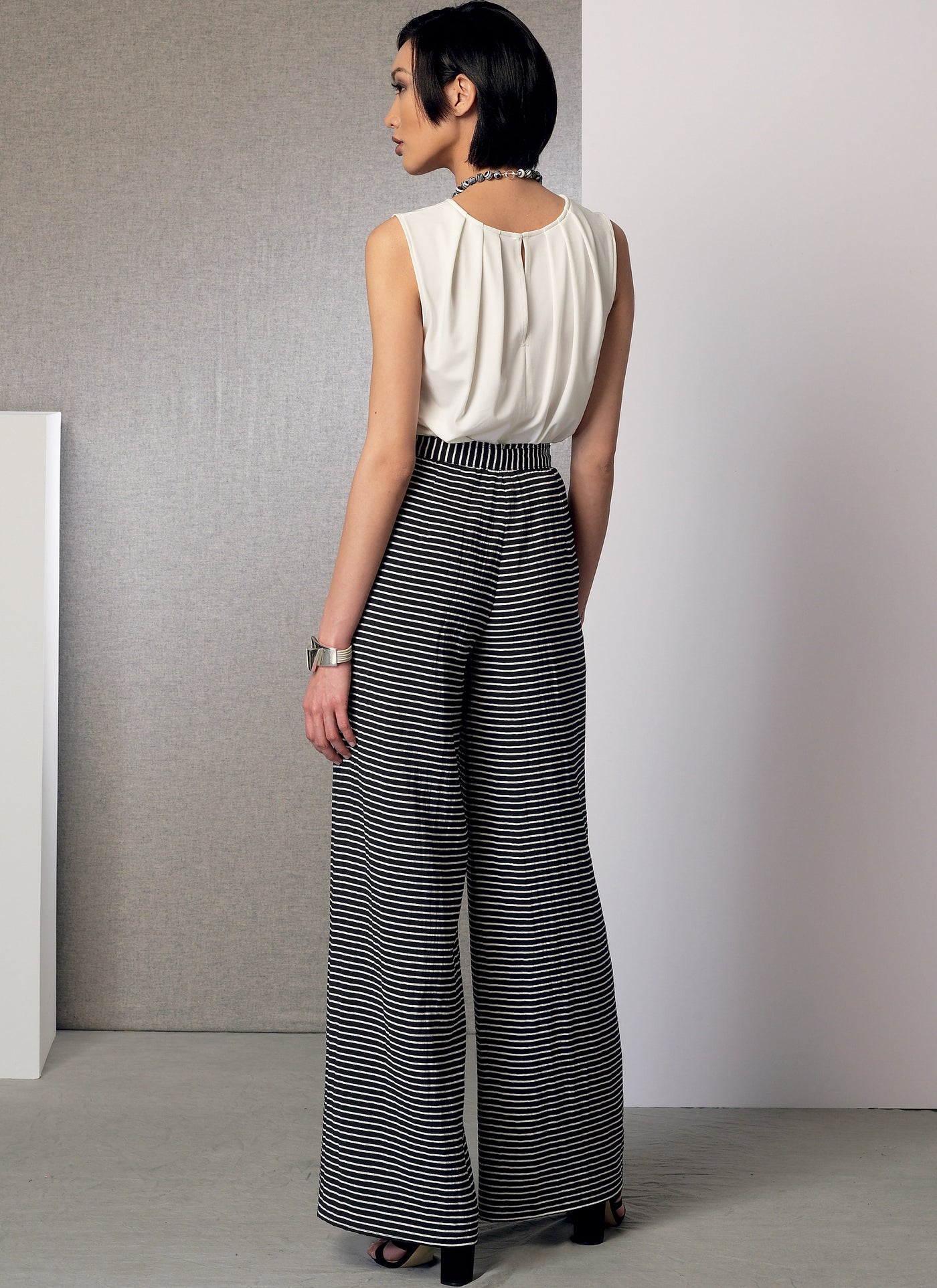 PONCHO/TOP/SHORTS/TROUSERS - V9191